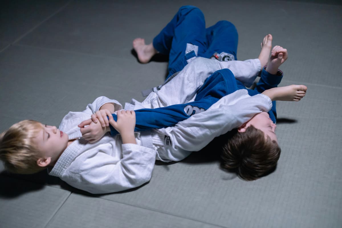Jeune enfant pratiquant le judo